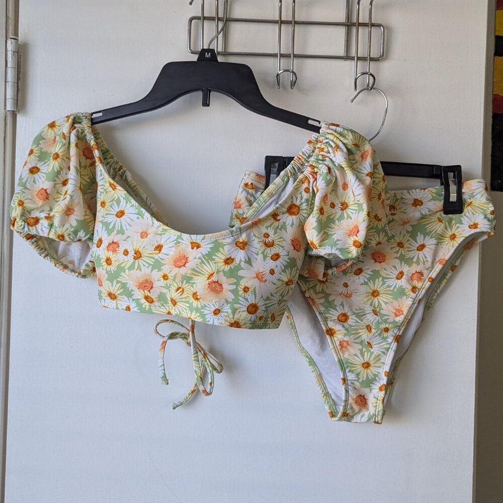 Wild Fable Floral Daisies Puff Sleeve 2 Piece Swimsuit Bikini Size Small